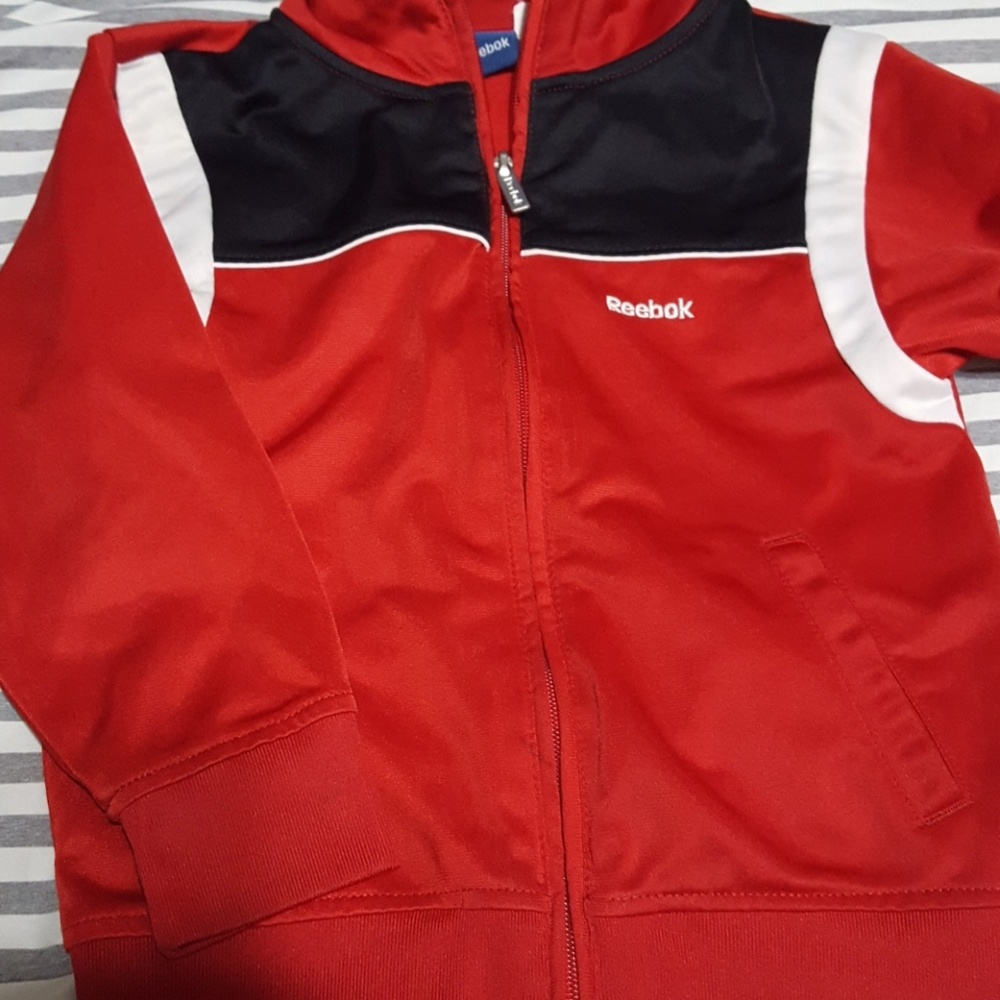 🍁Boys Reebok jacket size 5